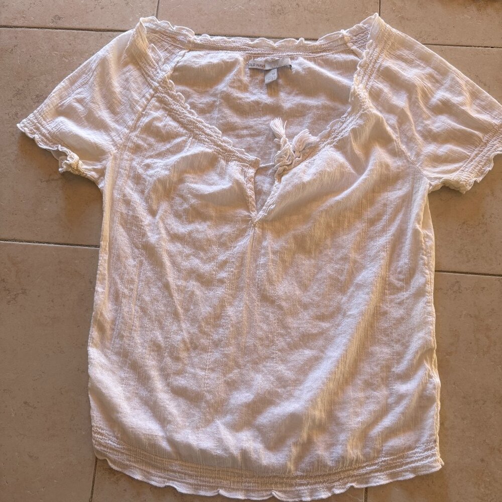 Lightweight Old Navy White Peasant Top
